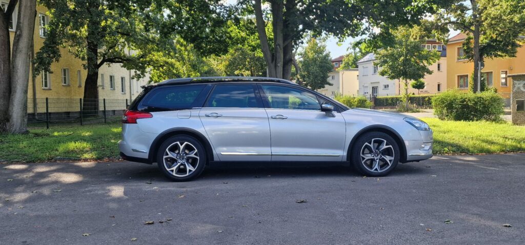 Citroën C5 X7 Tourer with the Evo DUA glass capsule roof styling